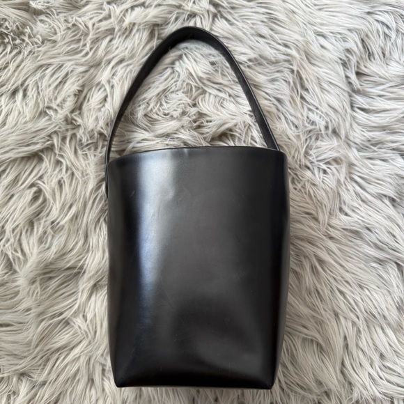 THE ROW N/S Park Small Glossed-Leather Tote - Picture 2 of 15